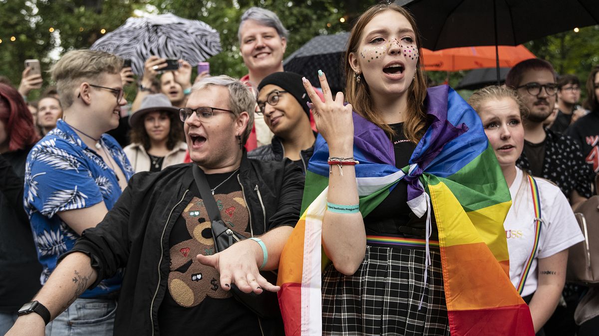 Obrazem: Začal duhový festival sexuálních menšin Prague Pride